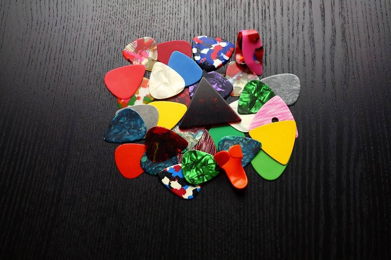 Guitar picks shapes and sizes