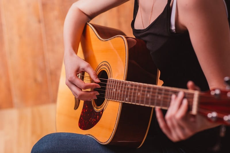 Of Course You Can Play Classical Guitar Without Nails – Nylon Plucks
