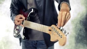 how to tune a guitar without a tuner