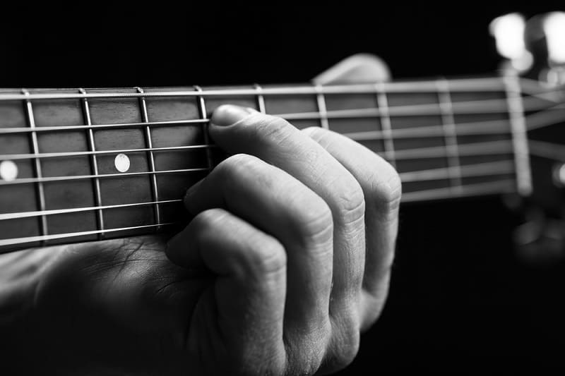 guitar wrist pain in the fretting hand